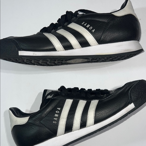 Vintage Adidas Classic Black and White Trainers - Picture 8 of 11